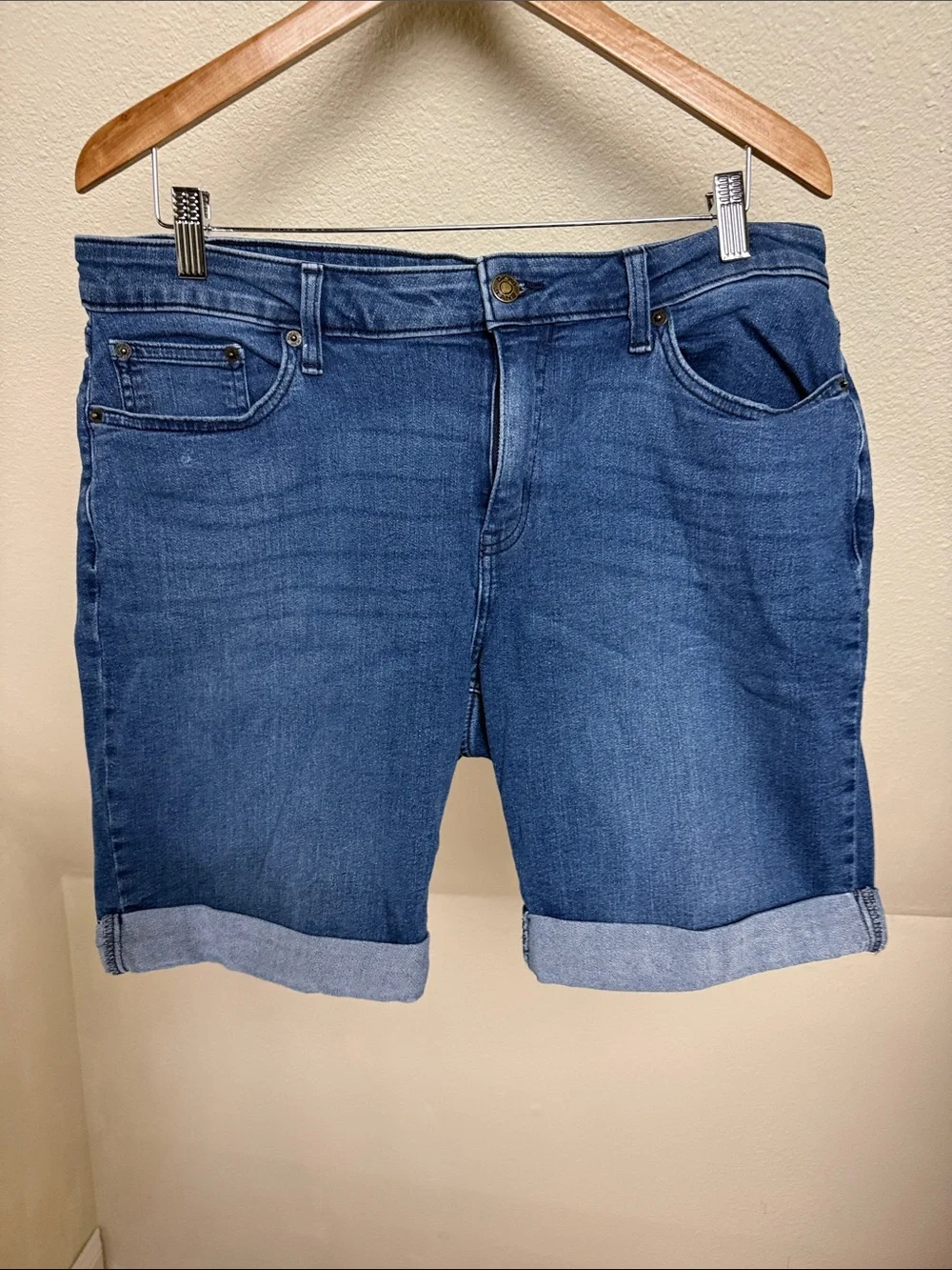 DKNY JEANS Burmuda Shorts Size 16